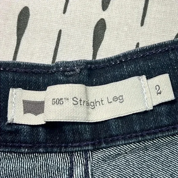 Levi Cut off's. Levi's  Jean Shorts. Denim Shorts. Size 2 - Picture 9 of 10